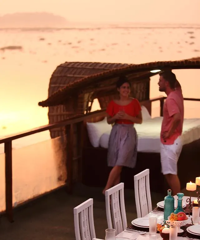 In My Place Houseboats Alappuzha Botel